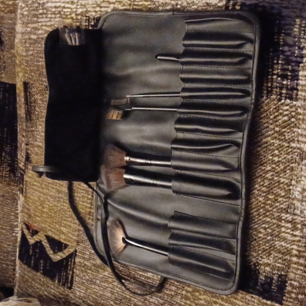 4/$40 New Black Leather-Like Makeup Brush Case With 6 Brushes & 3 Replacements